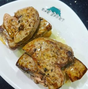 foie-a-la-plancha-con-manzana-caramelizada-bar-sport-san-sebastian