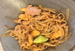 wok-de-pluma-duroc-y-gambas-morrofino-zaragoza