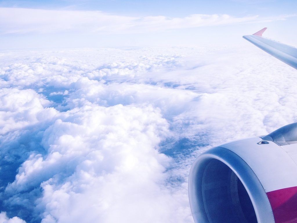 como-contactar-con-laser-airlines