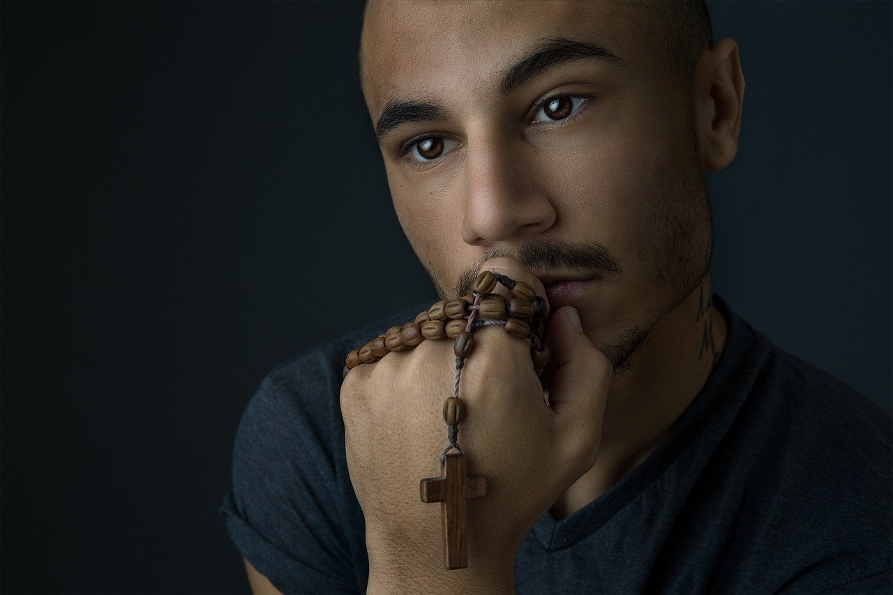 Cómo-Rezar-el-Rosario