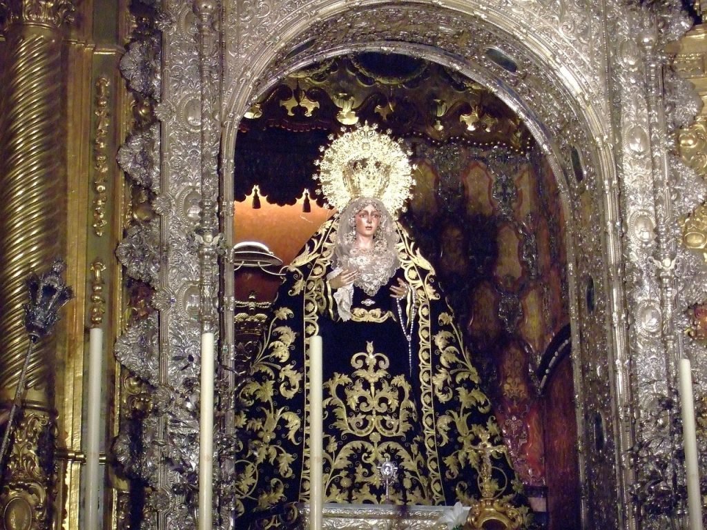 cuando-sale-la-macarena-en-sevilla